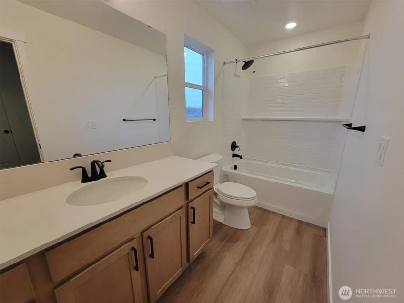 Property photo for 994 Britschgi Street #10, Buckley photo 11