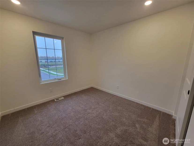 Property photo for 994 Britschgi Street #10, Buckley photo 10