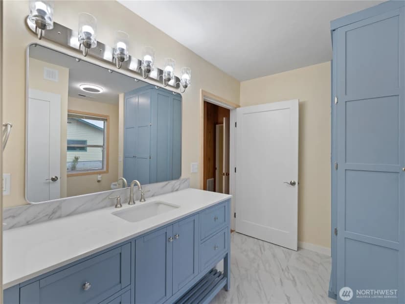 Property photo for 1409 B Avenue, Anacortes photo 10