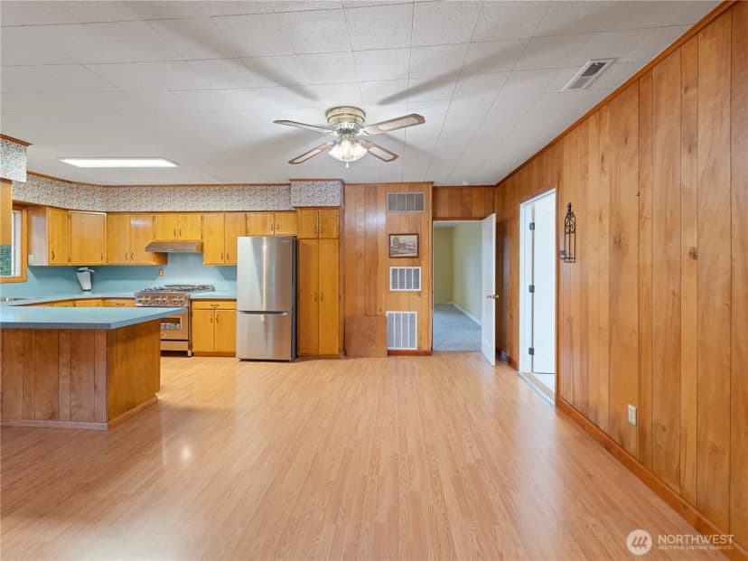 Property photo for 1409 B Avenue, Anacortes photo 3