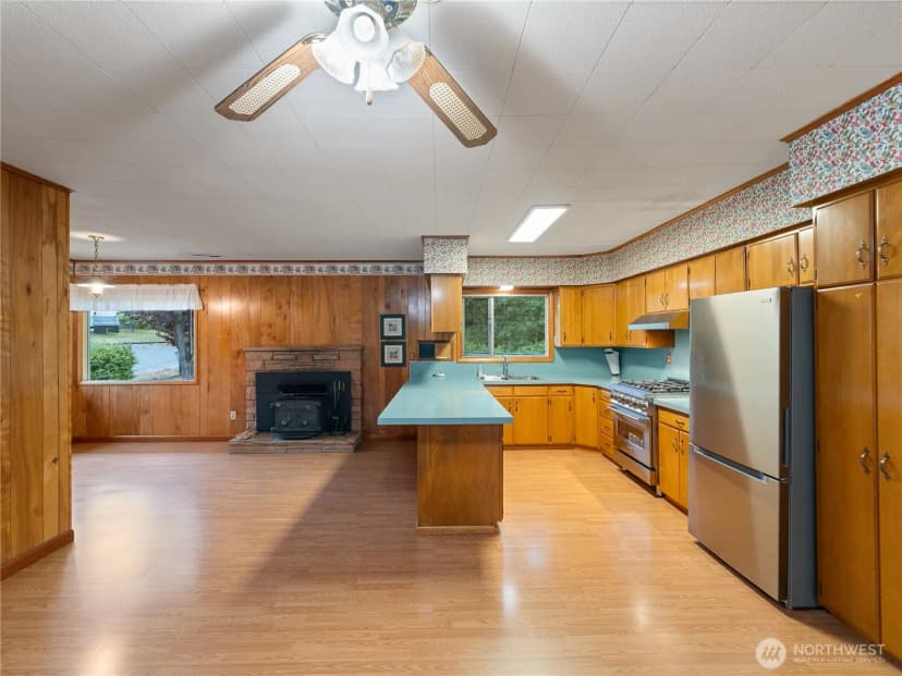 Property photo for 1409 B Avenue, Anacortes photo 9