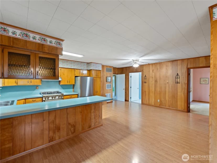 Property photo for 1409 B Avenue, Anacortes photo 8