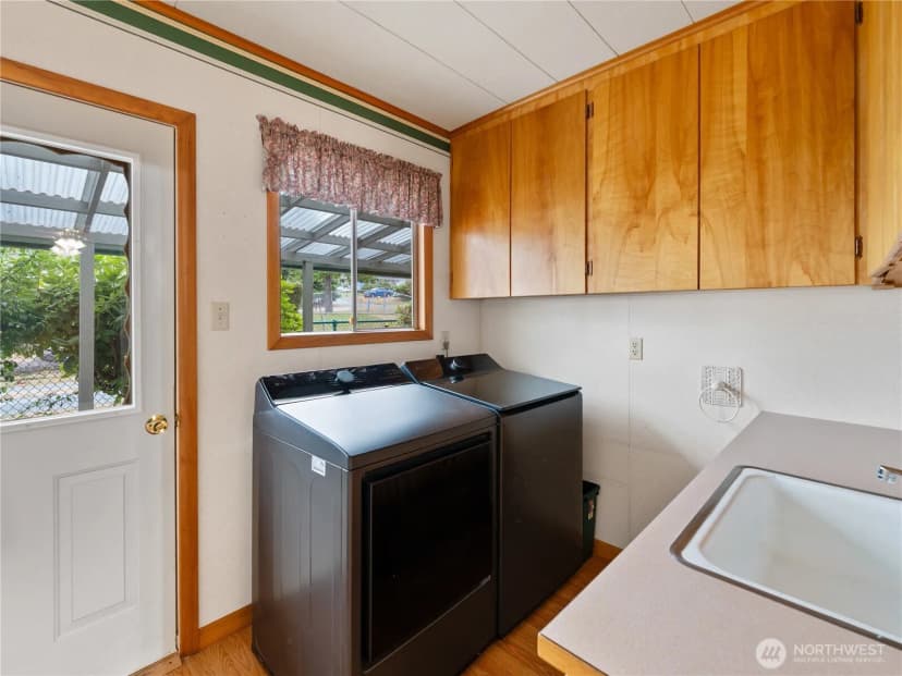 Property photo for 1409 B Avenue, Anacortes photo 23