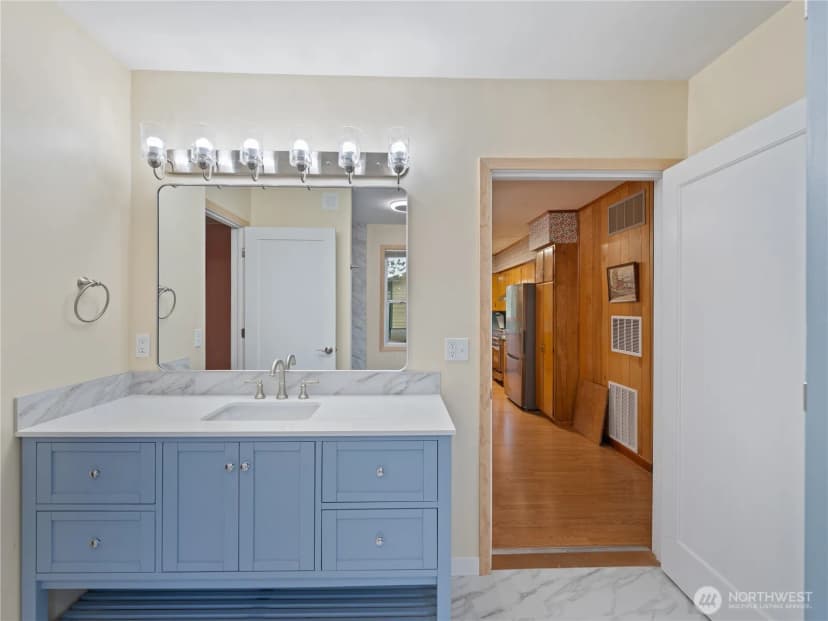 Property photo for 1409 B Avenue, Anacortes photo 12