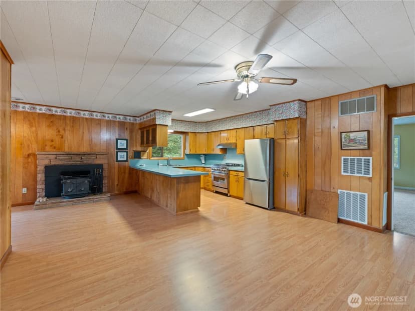 Property photo for 1409 B Avenue, Anacortes photo 4