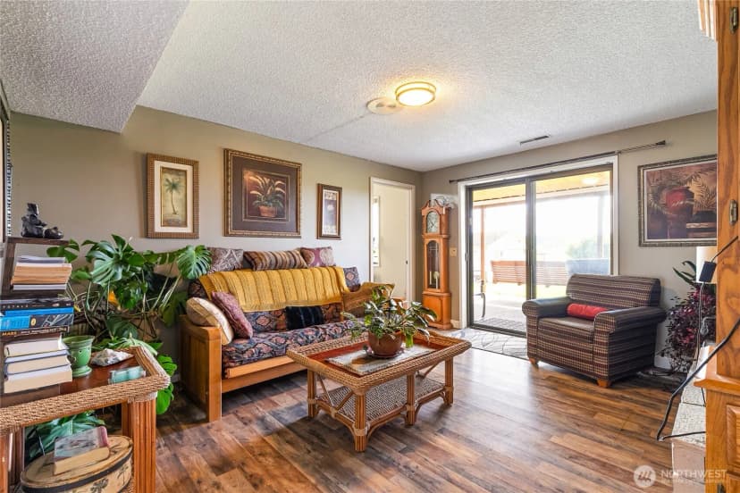 Property photo for 405 E Wiser Lake Road, Lynden photo 23