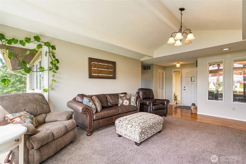 Property photo for 405 E Wiser Lake Road, Lynden photo 8
