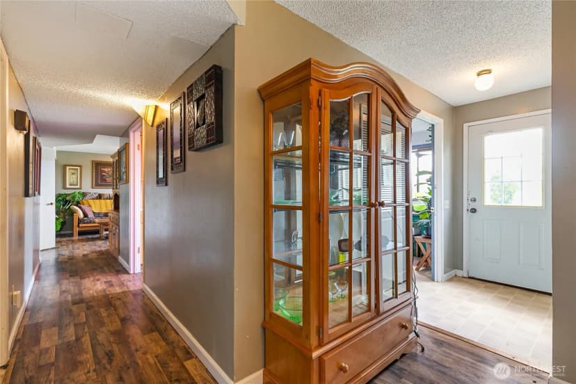 Property photo for 405 E Wiser Lake Road, Lynden photo 20