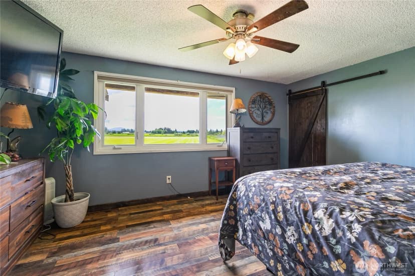 Property photo for 405 E Wiser Lake Road, Lynden photo 14