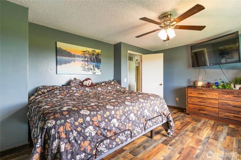 Property photo for 405 E Wiser Lake Road, Lynden photo 13