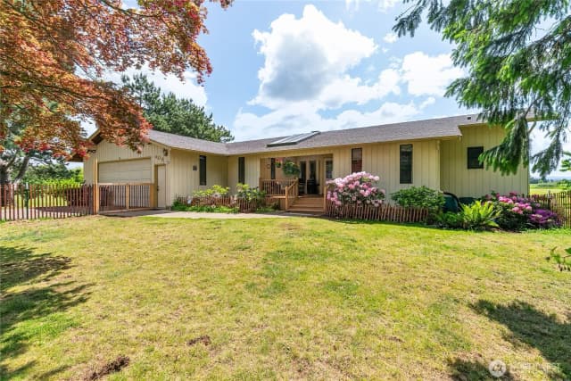 Property photo for 405 E Wiser Lake Road, Lynden photo 2