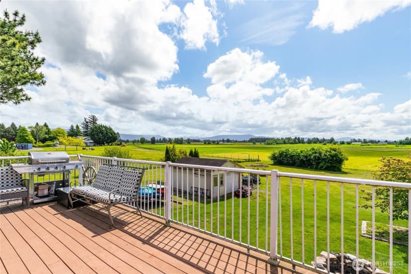 Property photo for 405 E Wiser Lake Road, Lynden photo 12