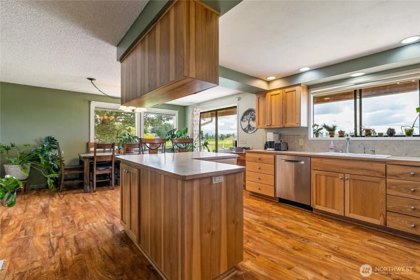 Property photo for 405 E Wiser Lake Road, Lynden photo 10