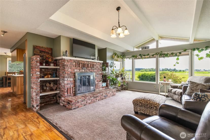 Property photo for 405 E Wiser Lake Road, Lynden photo 4