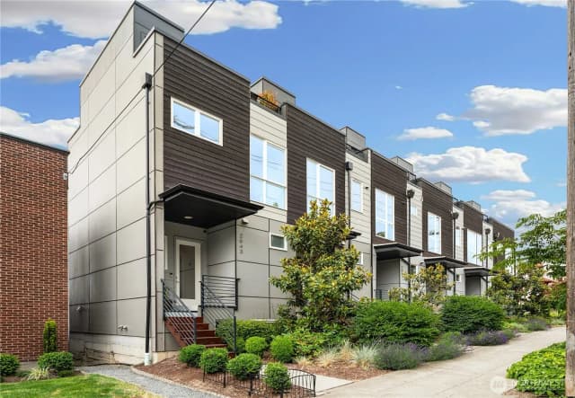 Property photo for 2843 Franklin Avenue E, Seattle photo 2