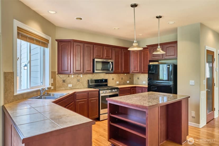 Property photo for 27006 229th Pl Se, Maple Valley photo 8