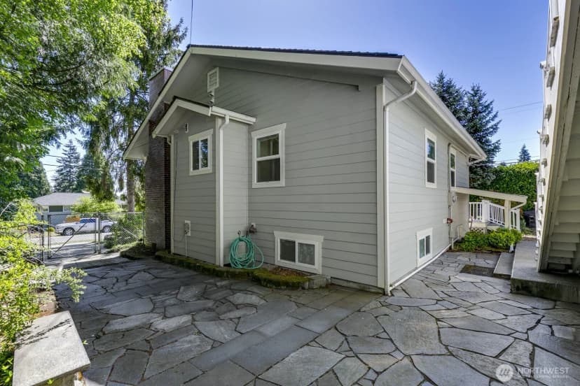 Property photo for 12001 20th Avenue Ne, Seattle photo 13