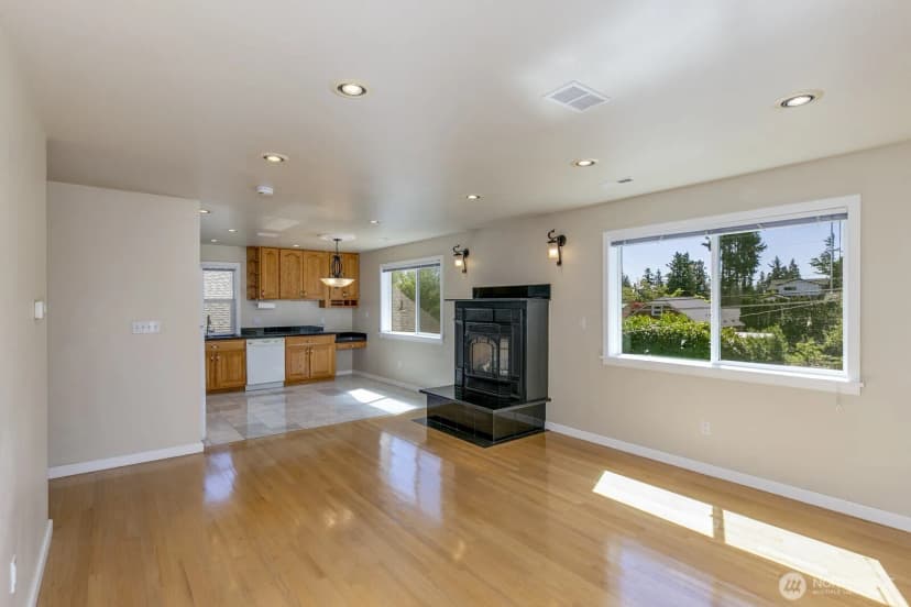 Property photo for 12001 20th Avenue Ne, Seattle photo 34