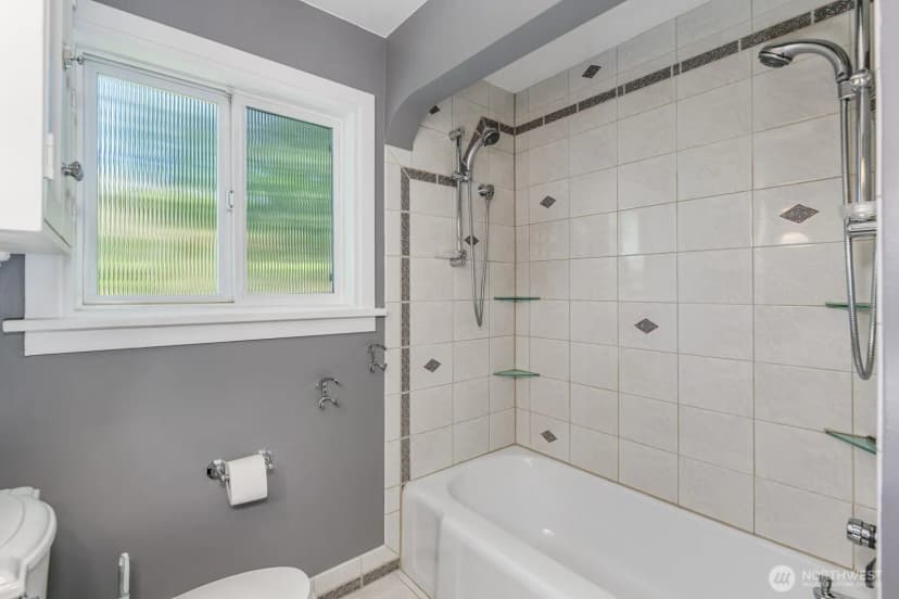 Property photo for 12001 20th Avenue Ne, Seattle photo 24