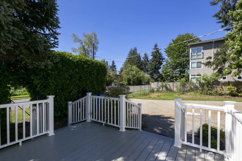 Property photo for 12001 20th Avenue Ne, Seattle photo 11