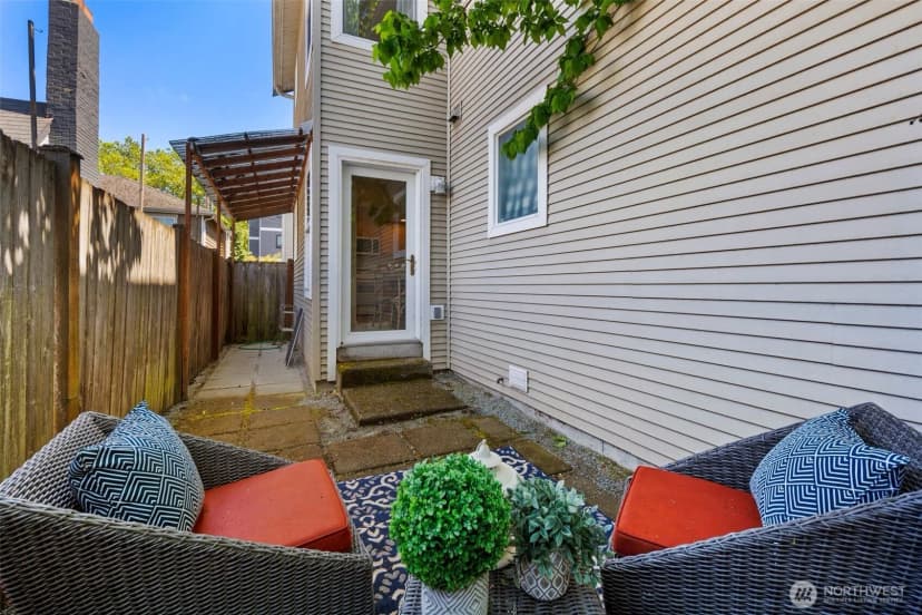 Property photo for 104 Ne 94th Street, Seattle photo 12