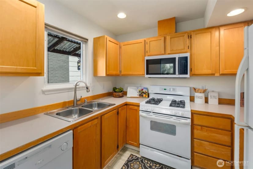 Property photo for 104 Ne 94th Street, Seattle photo 6