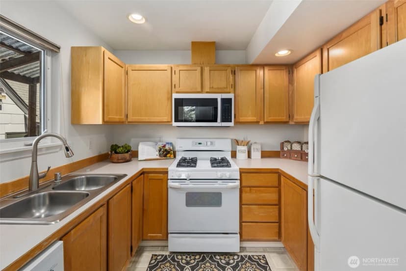 Property photo for 104 Ne 94th Street, Seattle photo 11