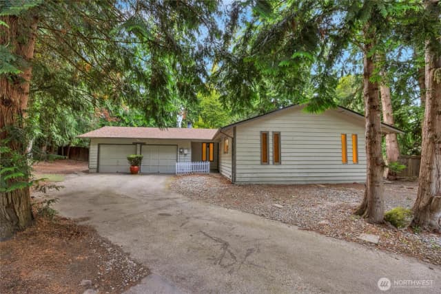 Property photo for 19029 56th Lane Ne, Kenmore photo 2