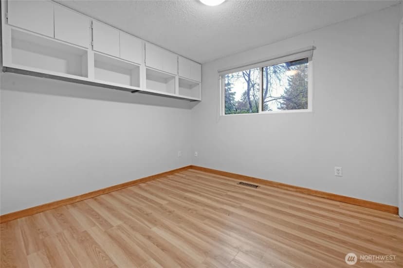 Property photo for 19029 56th Lane Ne, Kenmore photo 12