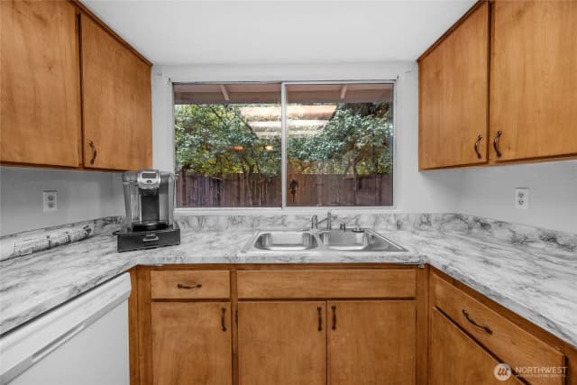 Property photo for 19029 56th Lane Ne, Kenmore photo 5