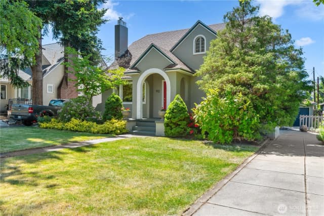 Property photo for 912 Highland Drive, Wenatchee photo 2