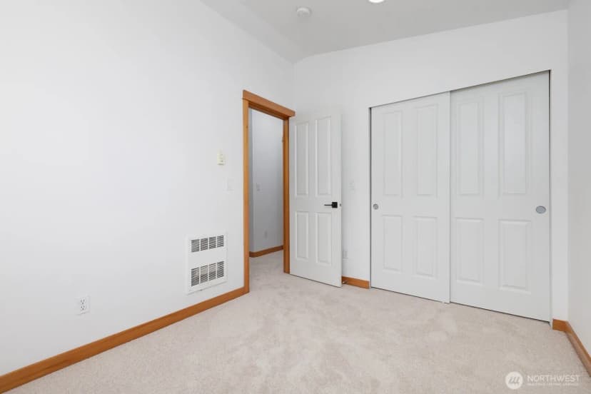 Property photo for 11509 26th Avenue Ne #c, Seattle photo 23