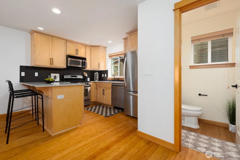 Property photo for 11509 26th Avenue Ne #c, Seattle photo 10