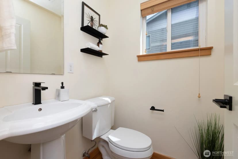 Property photo for 11509 26th Avenue Ne #c, Seattle photo 11