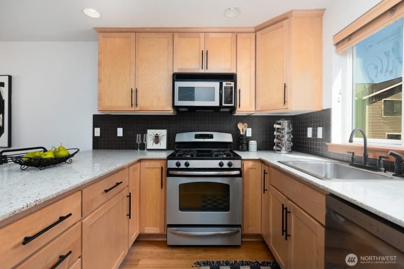 Property photo for 11509 26th Avenue Ne #c, Seattle photo 8