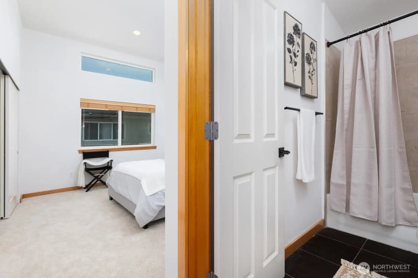 Property photo for 11509 26th Avenue Ne #c, Seattle photo 20