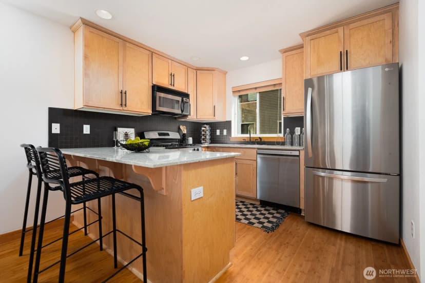 Property photo for 11509 26th Avenue Ne #c, Seattle photo 9