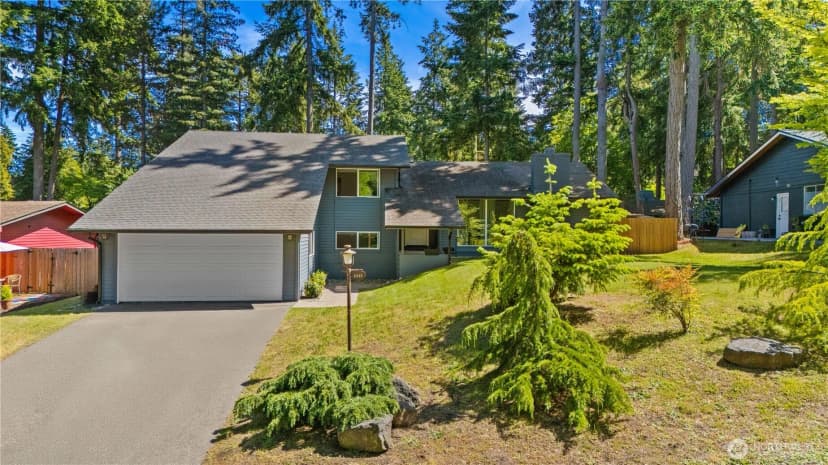 Property photo for 6812 Topaz Drive Sw, Lakewood