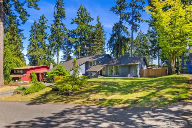 Property photo for 6812 Topaz Drive Sw, Lakewood photo 3
