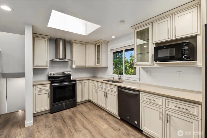 Property photo for 6812 Topaz Drive Sw, Lakewood photo 13