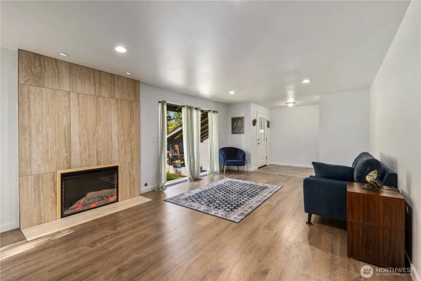 Property photo for 6812 Topaz Drive Sw, Lakewood photo 9