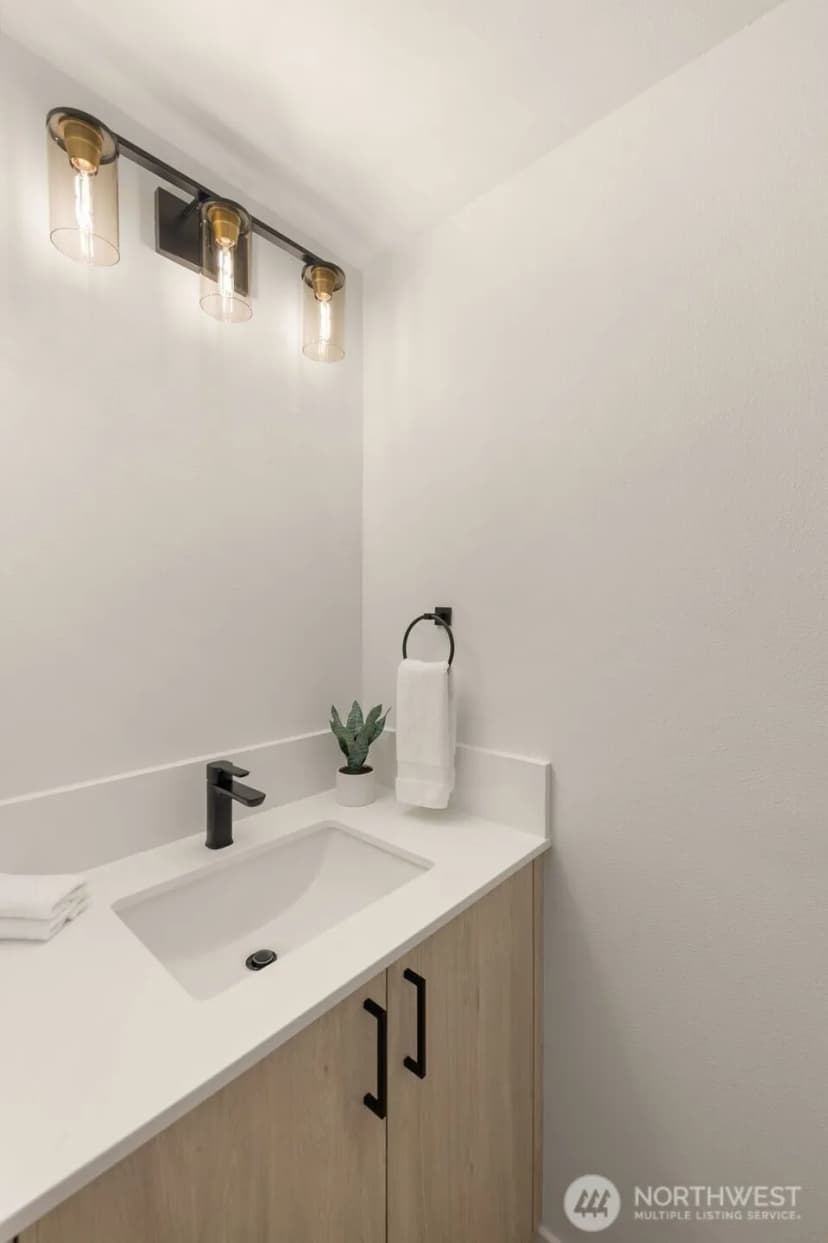Property photo for 4410 Midvale Avenue N, Seattle photo 15