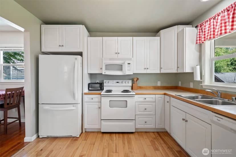 Property photo for 902 Hewitt Avenue, Bremerton photo 12