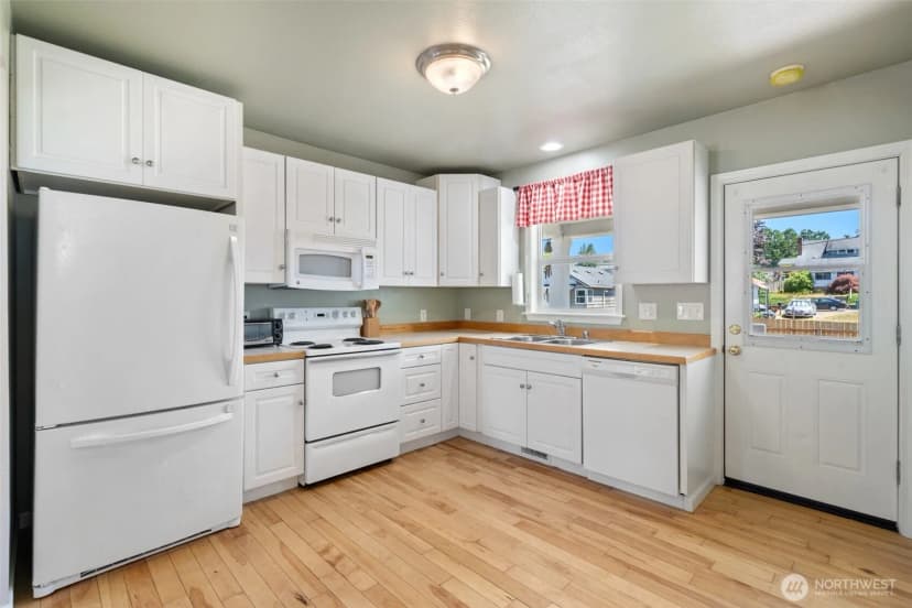Property photo for 902 Hewitt Avenue, Bremerton photo 13