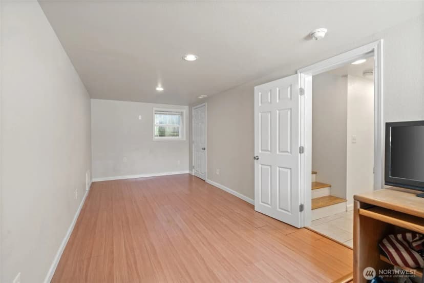 Property photo for 902 Hewitt Avenue, Bremerton photo 23