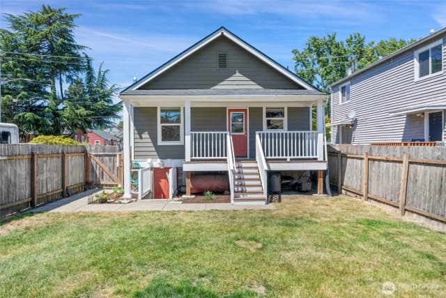 Property photo for 902 Hewitt Avenue, Bremerton photo 2