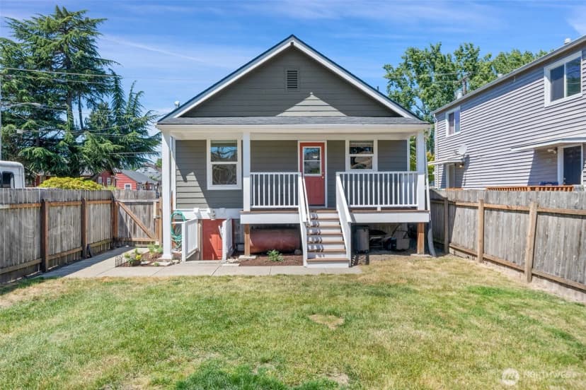 Property photo for 902 Hewitt Avenue, Bremerton photo 2