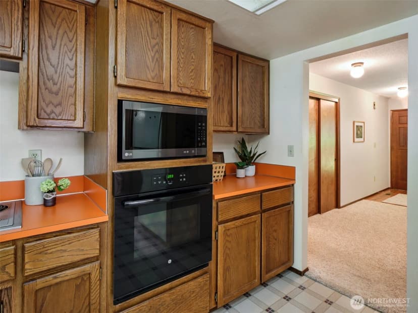 Property photo for 135 Ridgecrest Drive, Toledo photo 11