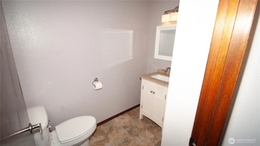Property photo for 161 E Connemara Way, Shelton photo 23