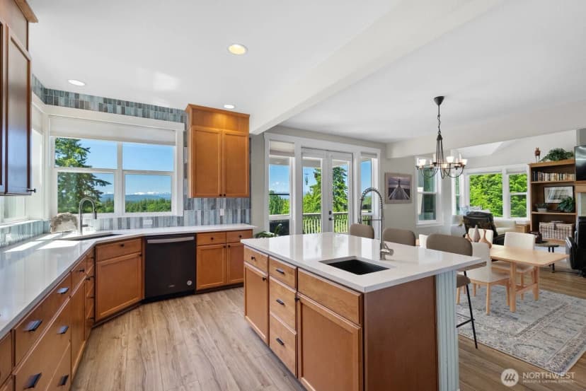 Property photo for 5675 E Hillcrest Drive, Port Orchard photo 18